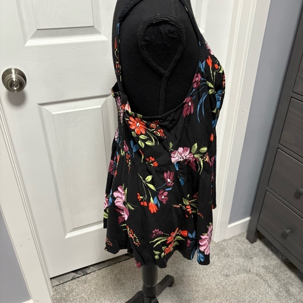 Torrid Tank - Picture 2 of 7